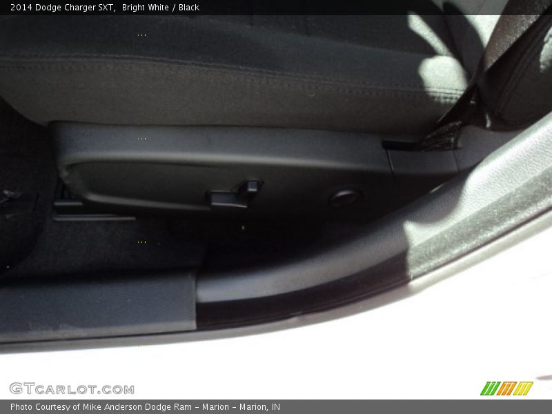 Bright White / Black 2014 Dodge Charger SXT