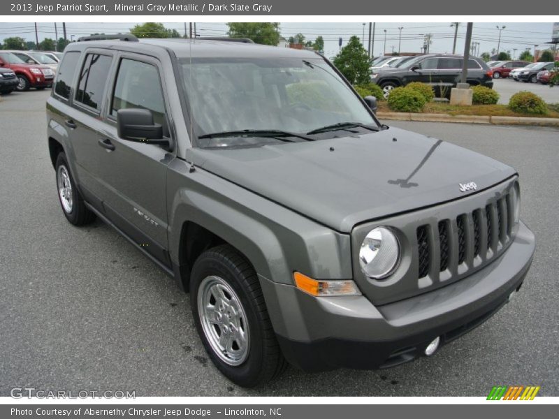 Front 3/4 View of 2013 Patriot Sport