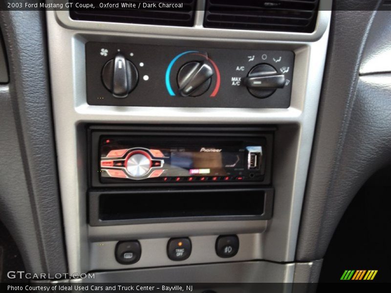 Oxford White / Dark Charcoal 2003 Ford Mustang GT Coupe