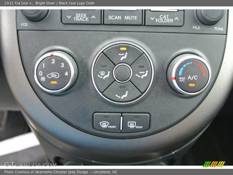 Bright Silver / Black Soul Logo Cloth 2012 Kia Soul +