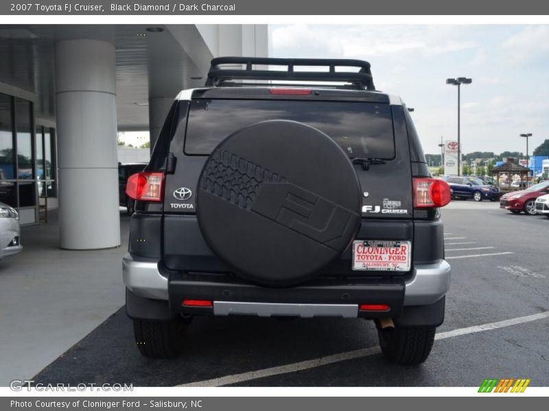 Black Diamond / Dark Charcoal 2007 Toyota FJ Cruiser