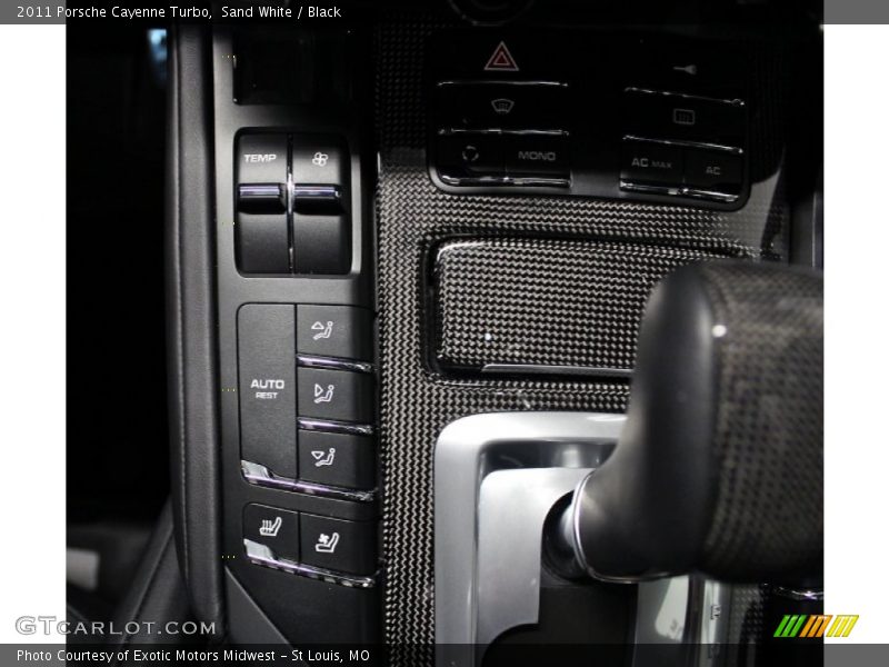 Controls of 2011 Cayenne Turbo