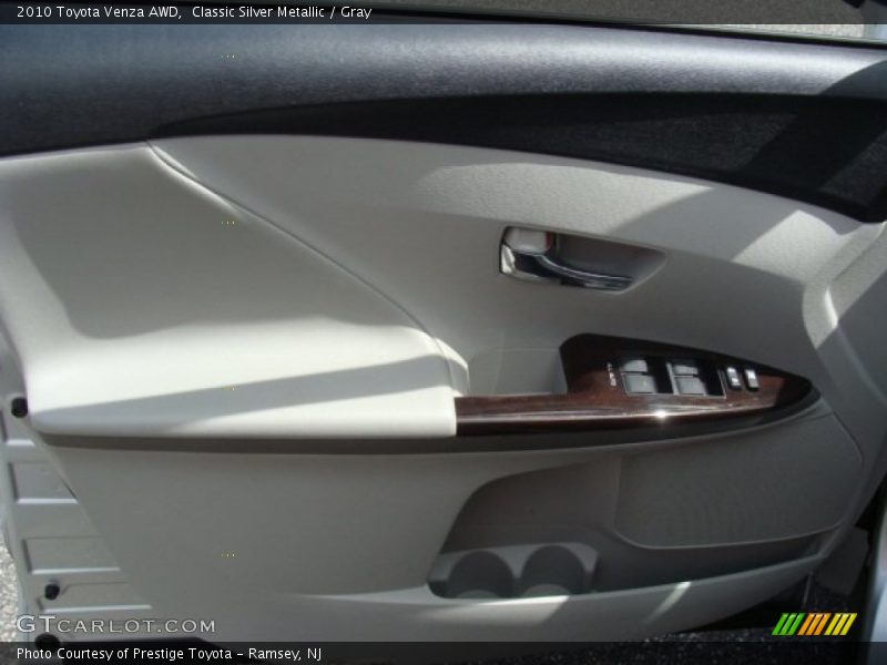 Classic Silver Metallic / Gray 2010 Toyota Venza AWD