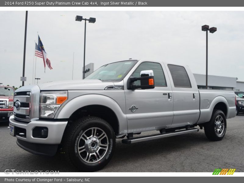 Front 3/4 View of 2014 F250 Super Duty Platinum Crew Cab 4x4