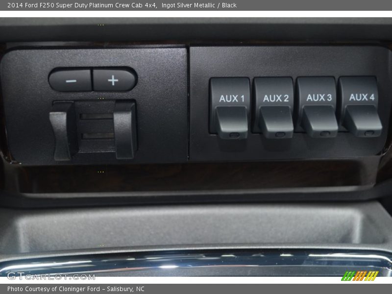 Controls of 2014 F250 Super Duty Platinum Crew Cab 4x4