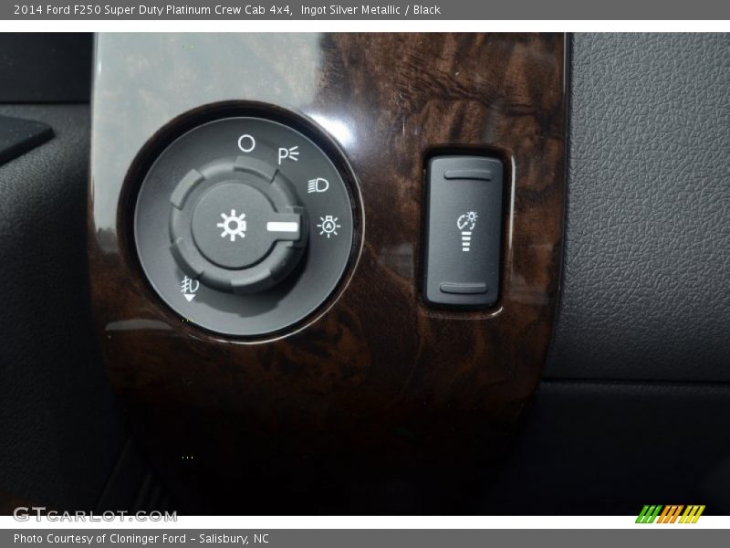 Controls of 2014 F250 Super Duty Platinum Crew Cab 4x4
