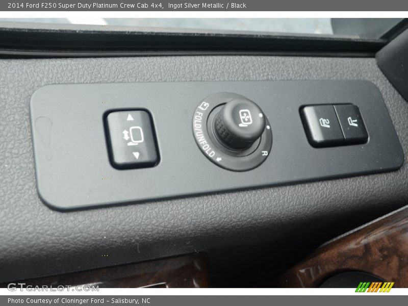 Controls of 2014 F250 Super Duty Platinum Crew Cab 4x4