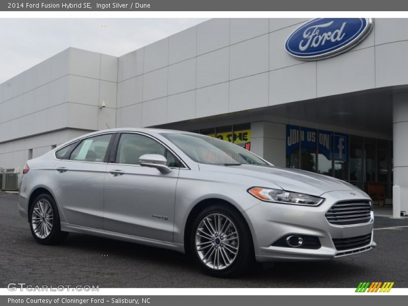 Front 3/4 View of 2014 Fusion Hybrid SE
