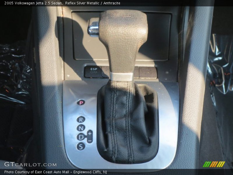 Reflex Silver Metallic / Anthracite 2005 Volkswagen Jetta 2.5 Sedan