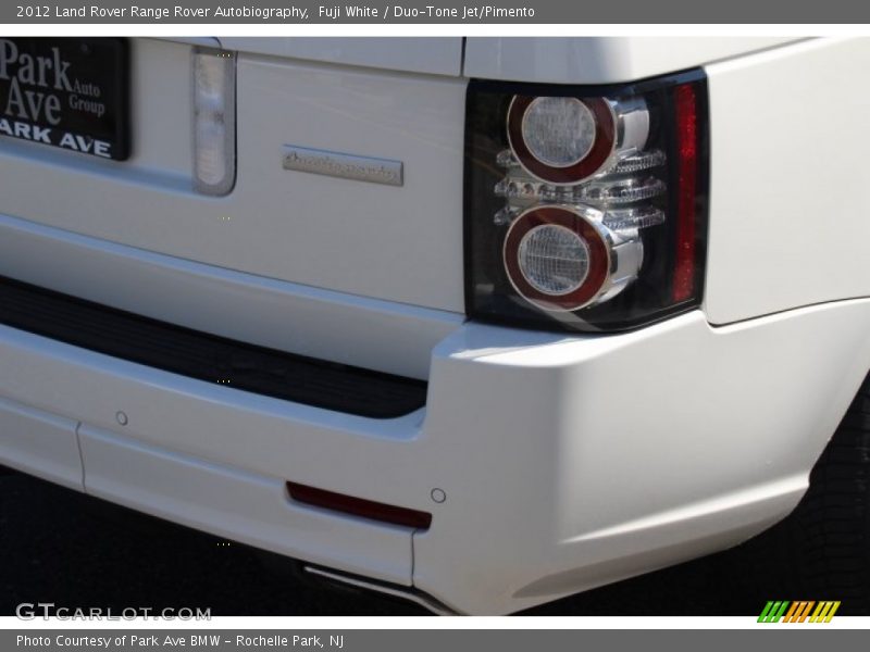 Fuji White / Duo-Tone Jet/Pimento 2012 Land Rover Range Rover Autobiography