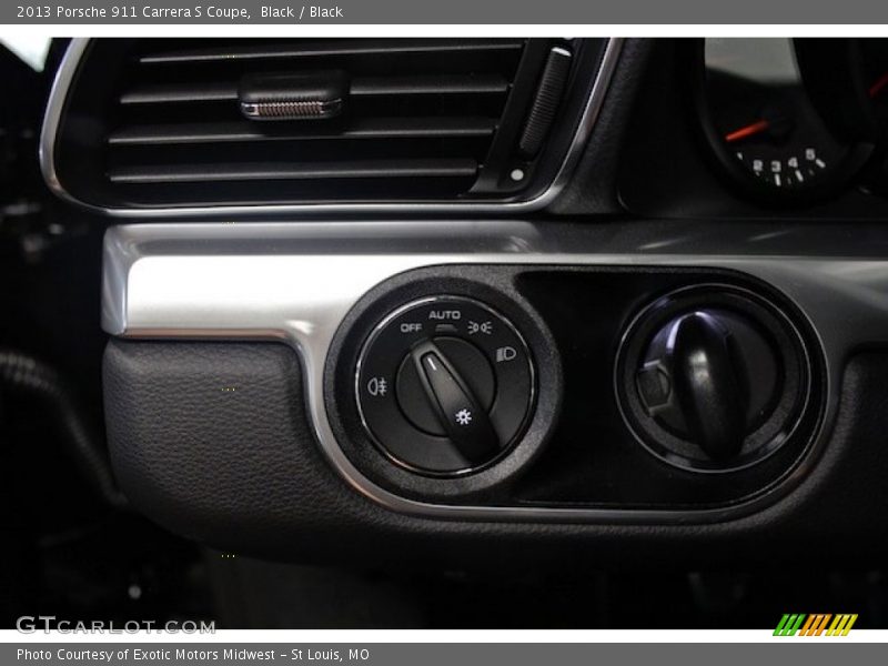 Controls of 2013 911 Carrera S Coupe