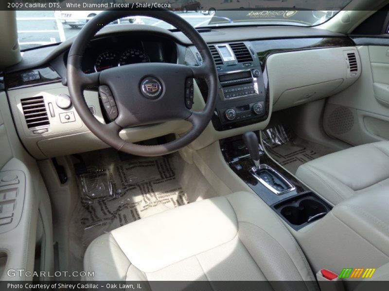 White Diamond Tricoat / Shale/Cocoa 2009 Cadillac DTS
