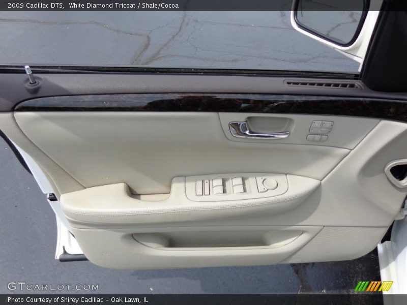 White Diamond Tricoat / Shale/Cocoa 2009 Cadillac DTS