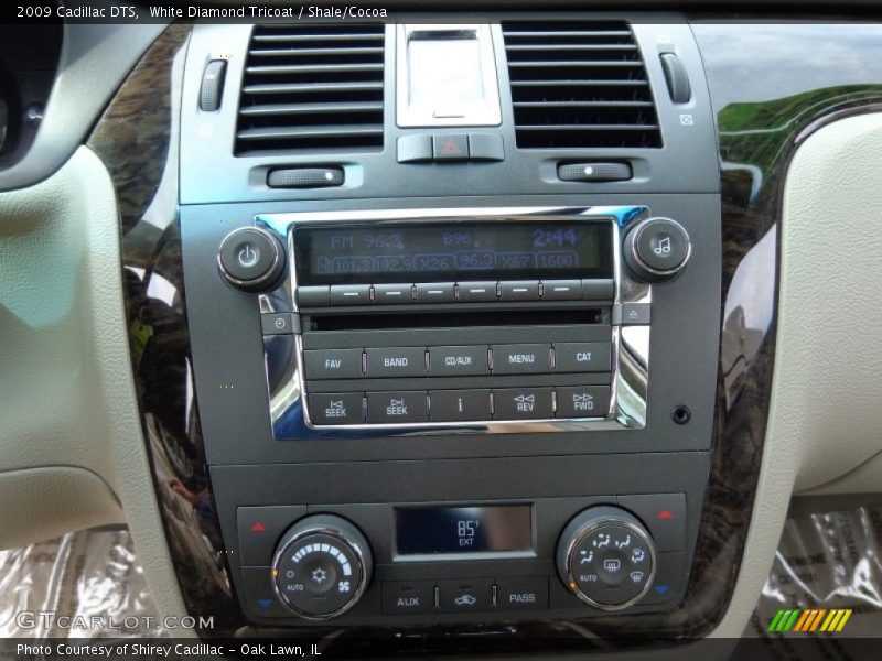 White Diamond Tricoat / Shale/Cocoa 2009 Cadillac DTS