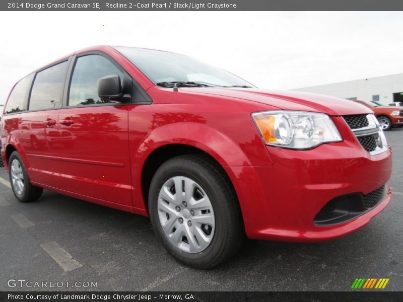 Front 3/4 View of 2014 Grand Caravan SE