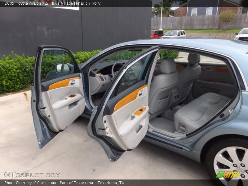 Blue Mirage Metallic / Ivory 2005 Toyota Avalon XLS