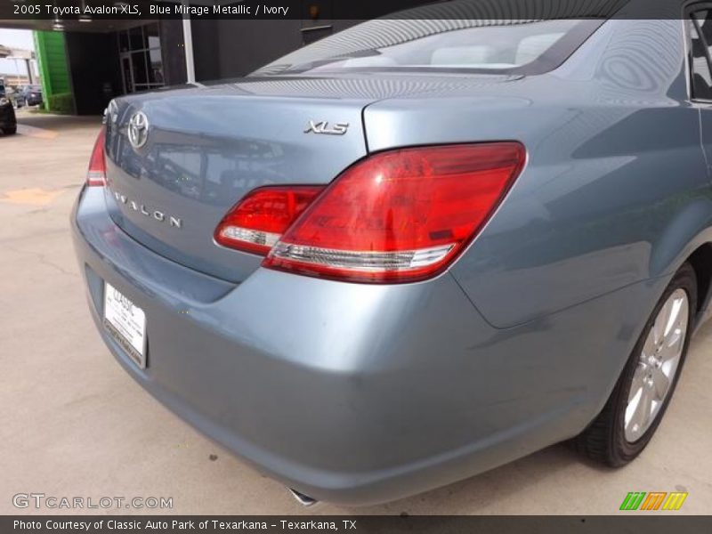 Blue Mirage Metallic / Ivory 2005 Toyota Avalon XLS