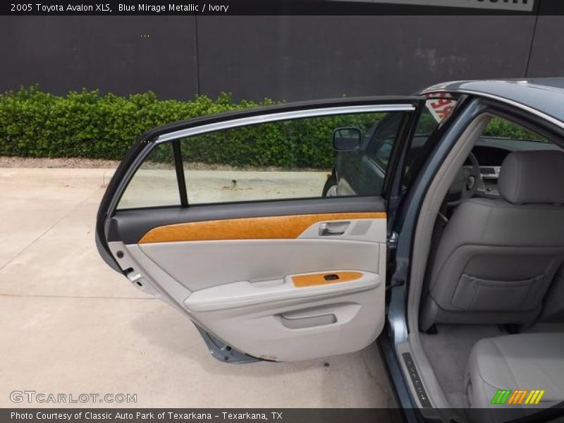 Blue Mirage Metallic / Ivory 2005 Toyota Avalon XLS