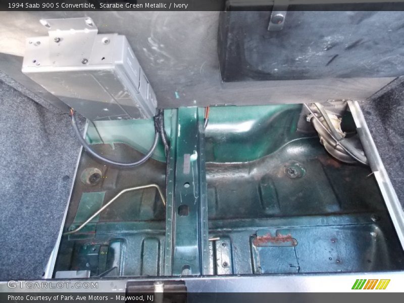 Scarabe Green Metallic / Ivory 1994 Saab 900 S Convertible