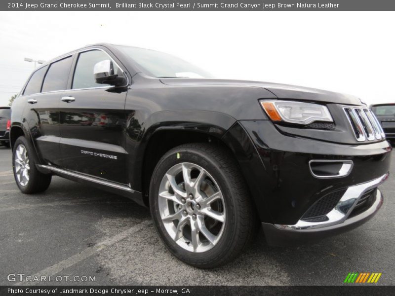 Front 3/4 View of 2014 Grand Cherokee Summit