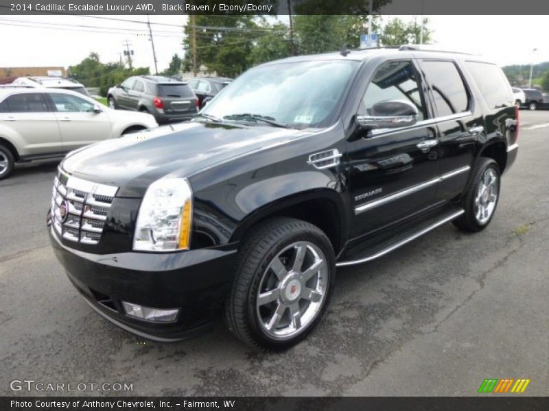 Front 3/4 View of 2014 Escalade Luxury AWD