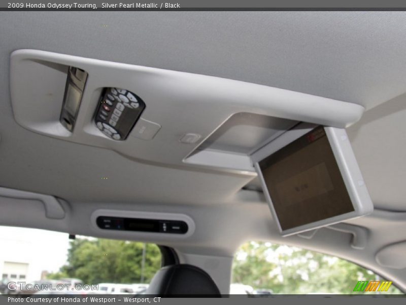 Silver Pearl Metallic / Black 2009 Honda Odyssey Touring