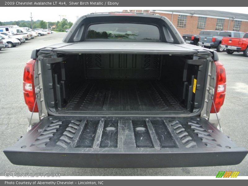 Silver Birch Metallic / Ebony 2009 Chevrolet Avalanche LT 4x4