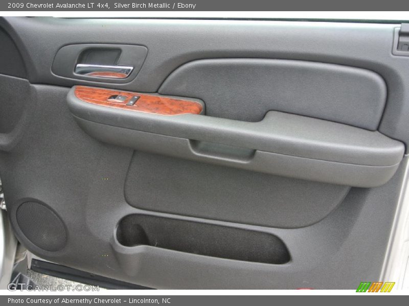 Silver Birch Metallic / Ebony 2009 Chevrolet Avalanche LT 4x4