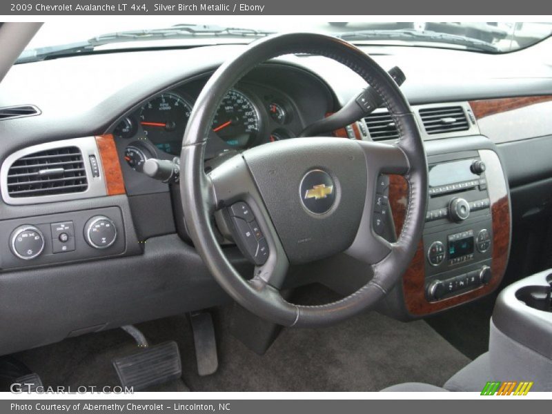 Silver Birch Metallic / Ebony 2009 Chevrolet Avalanche LT 4x4