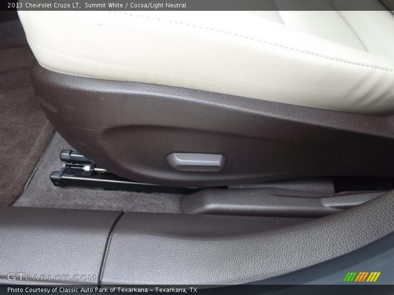 Summit White / Cocoa/Light Neutral 2013 Chevrolet Cruze LT
