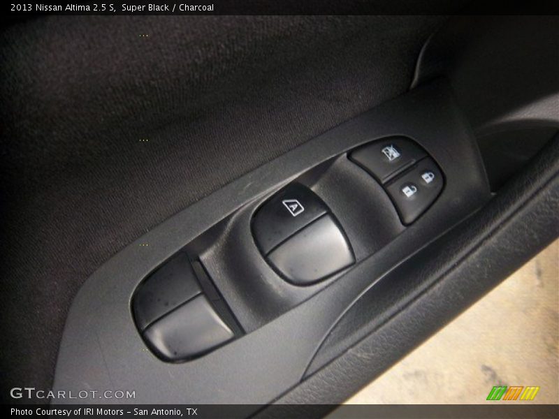 Super Black / Charcoal 2013 Nissan Altima 2.5 S