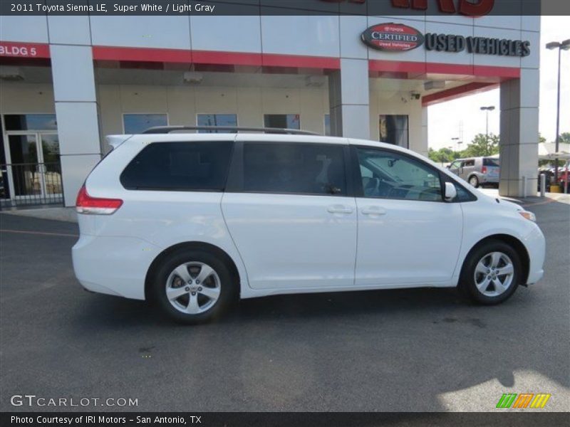Super White / Light Gray 2011 Toyota Sienna LE