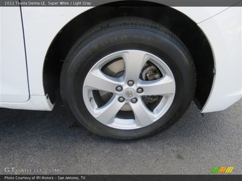 Super White / Light Gray 2011 Toyota Sienna LE