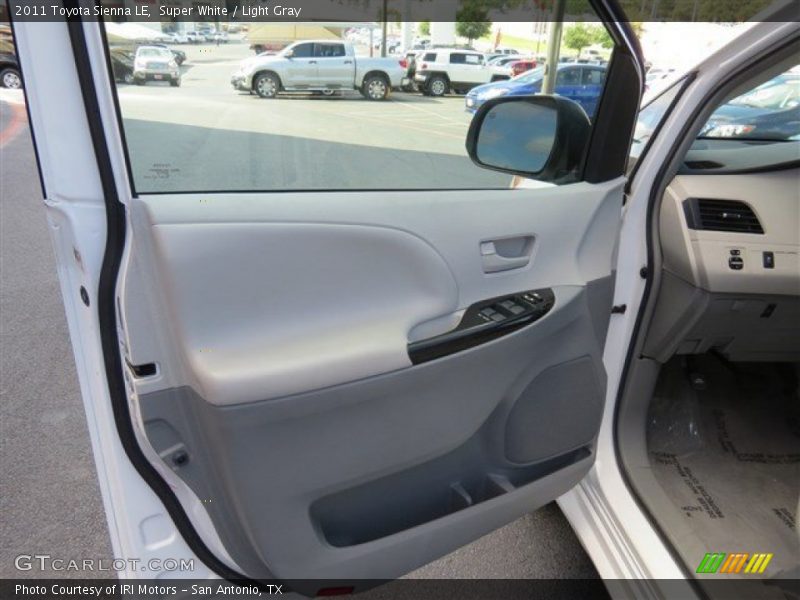 Super White / Light Gray 2011 Toyota Sienna LE