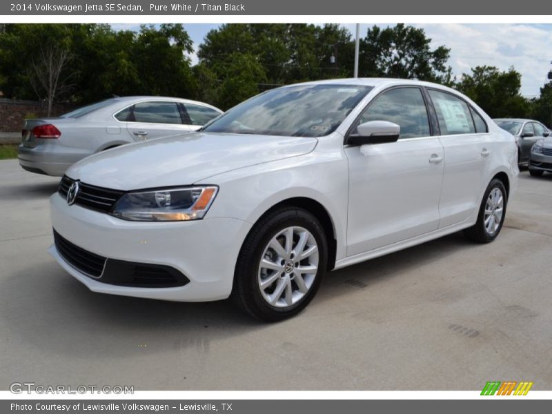 Front 3/4 View of 2014 Jetta SE Sedan
