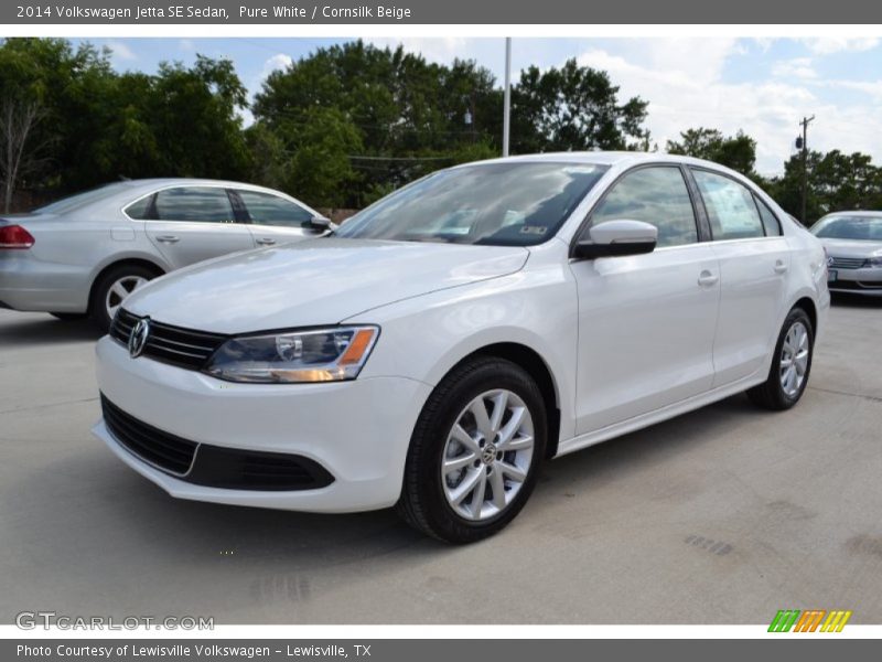 Front 3/4 View of 2014 Jetta SE Sedan
