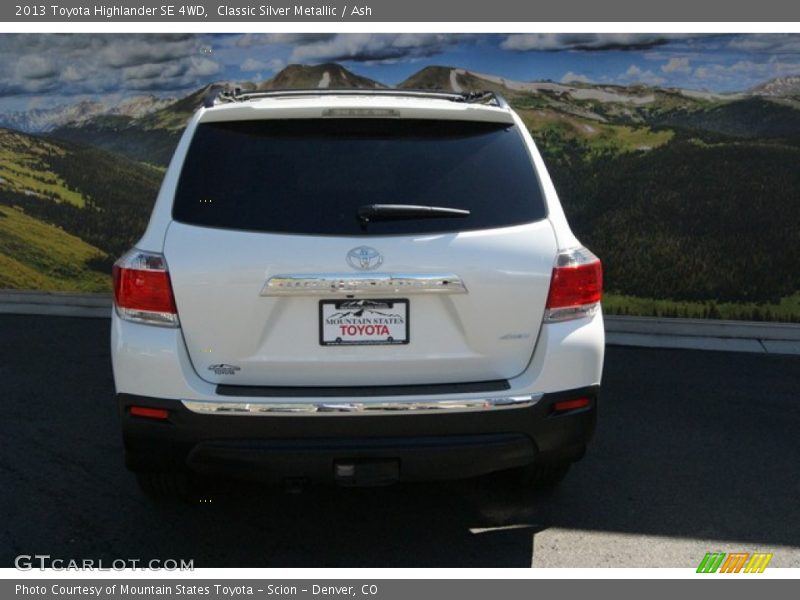 Classic Silver Metallic / Ash 2013 Toyota Highlander SE 4WD