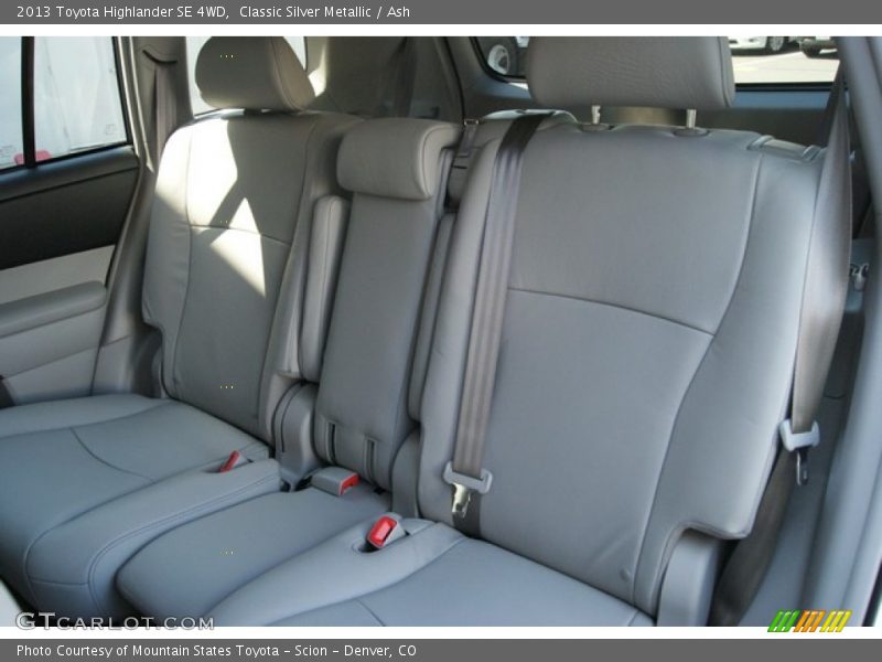 Classic Silver Metallic / Ash 2013 Toyota Highlander SE 4WD