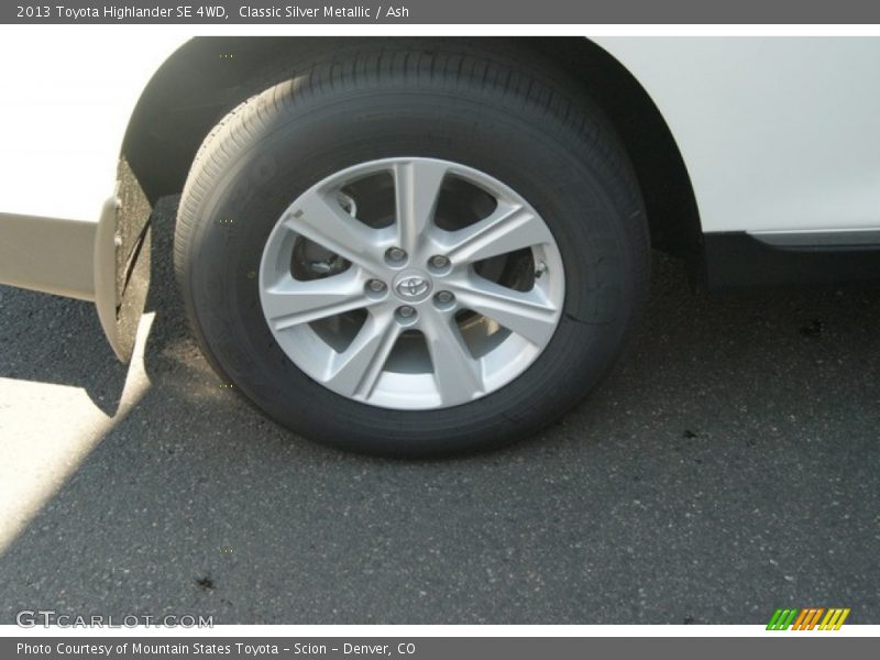 Classic Silver Metallic / Ash 2013 Toyota Highlander SE 4WD