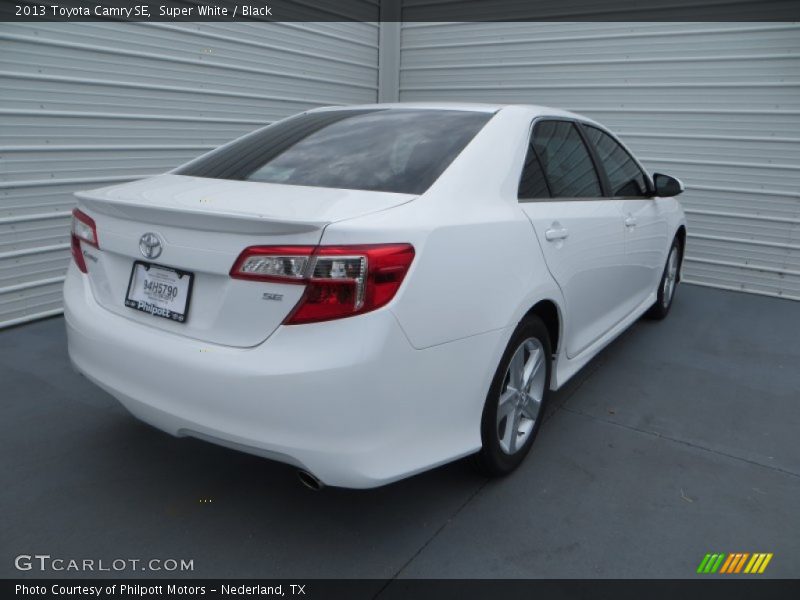 Super White / Black 2013 Toyota Camry SE