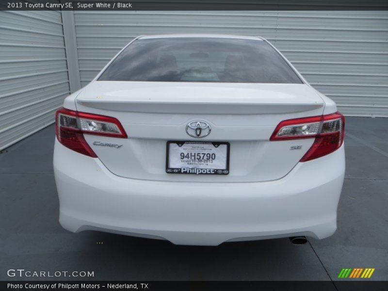 Super White / Black 2013 Toyota Camry SE