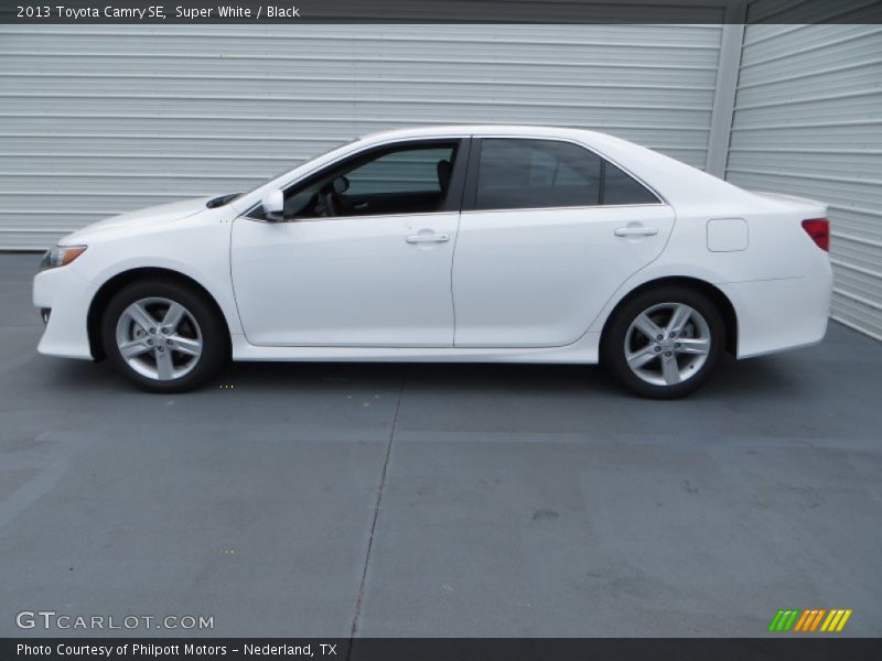 Super White / Black 2013 Toyota Camry SE