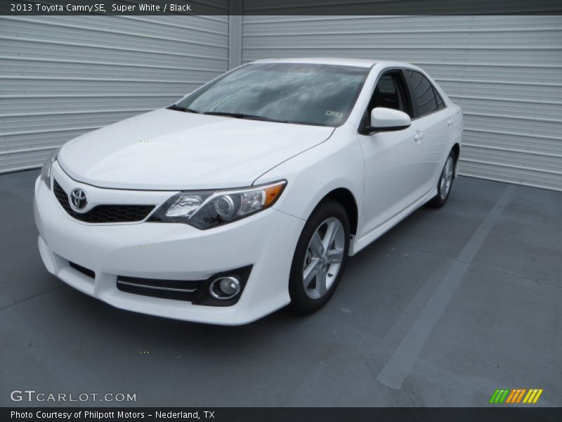 Super White / Black 2013 Toyota Camry SE