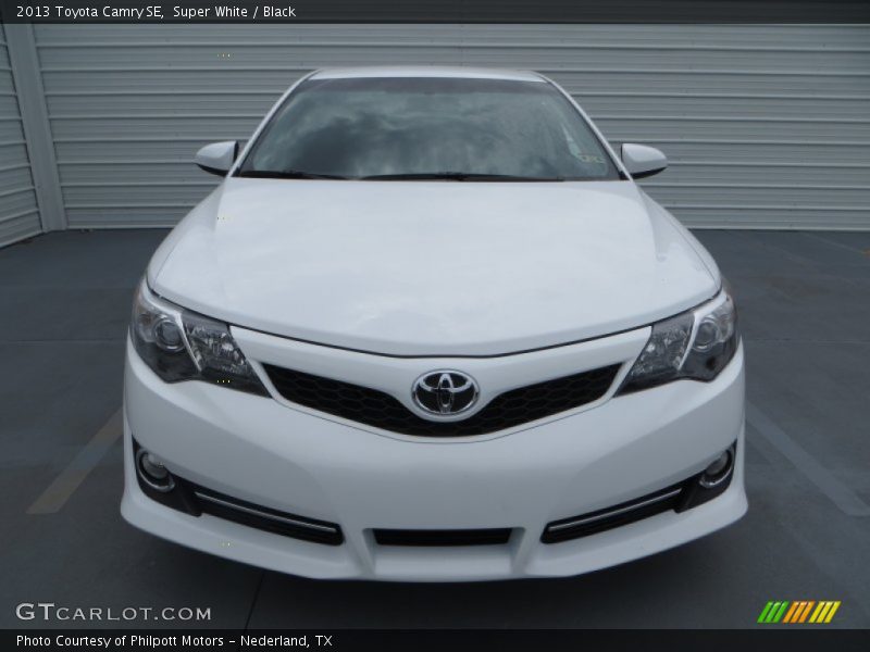 Super White / Black 2013 Toyota Camry SE