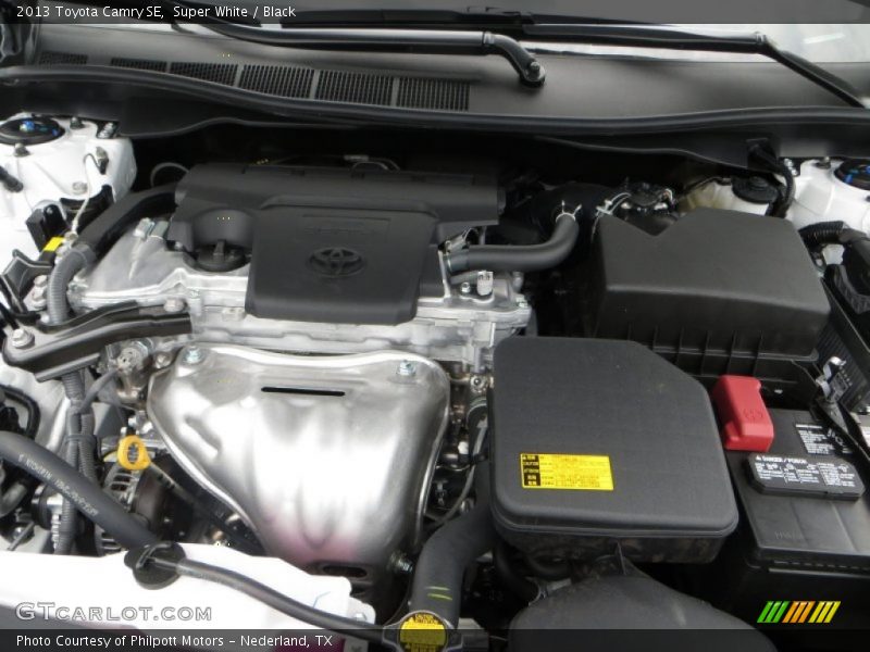 Super White / Black 2013 Toyota Camry SE