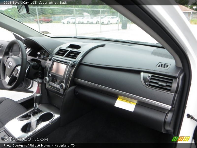 Super White / Black 2013 Toyota Camry SE