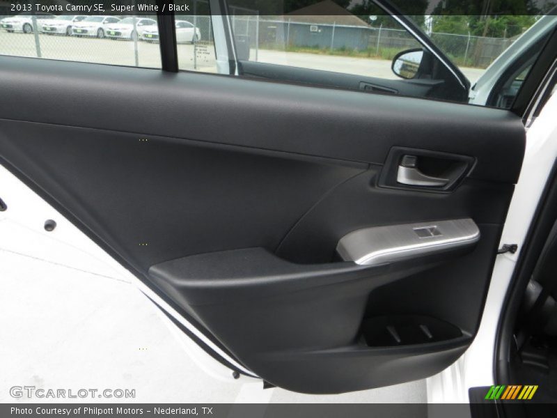 Super White / Black 2013 Toyota Camry SE