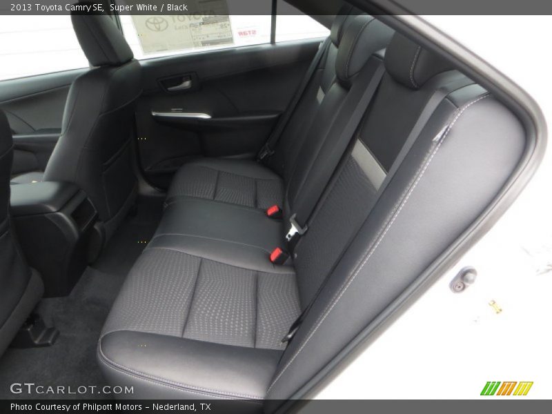Super White / Black 2013 Toyota Camry SE