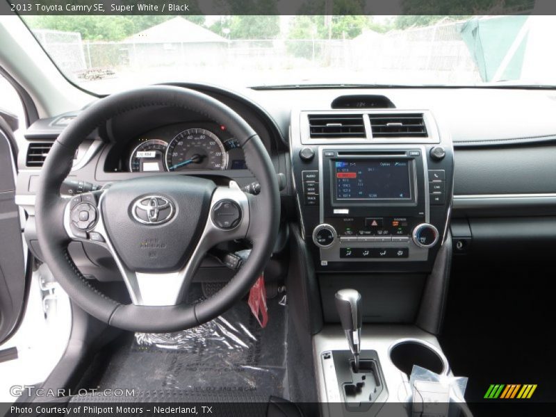 Super White / Black 2013 Toyota Camry SE