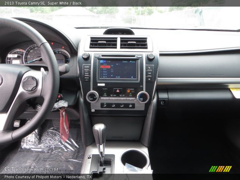 Super White / Black 2013 Toyota Camry SE